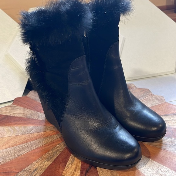 Aquatalia Leather fur trimmed wedge ankle boots size 7 1/2 - Picture 4 of 10